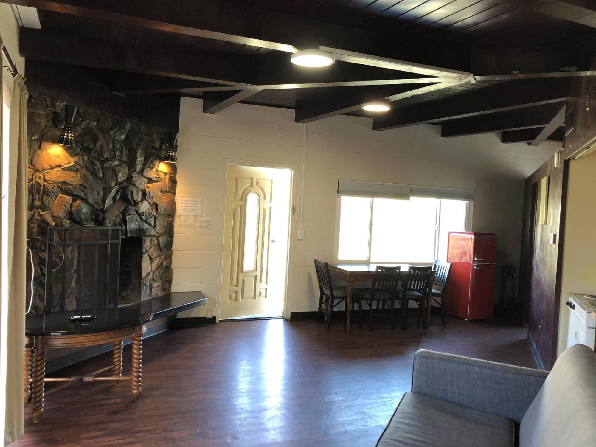 Sierra Lodge Трі-Риверс Номер фото